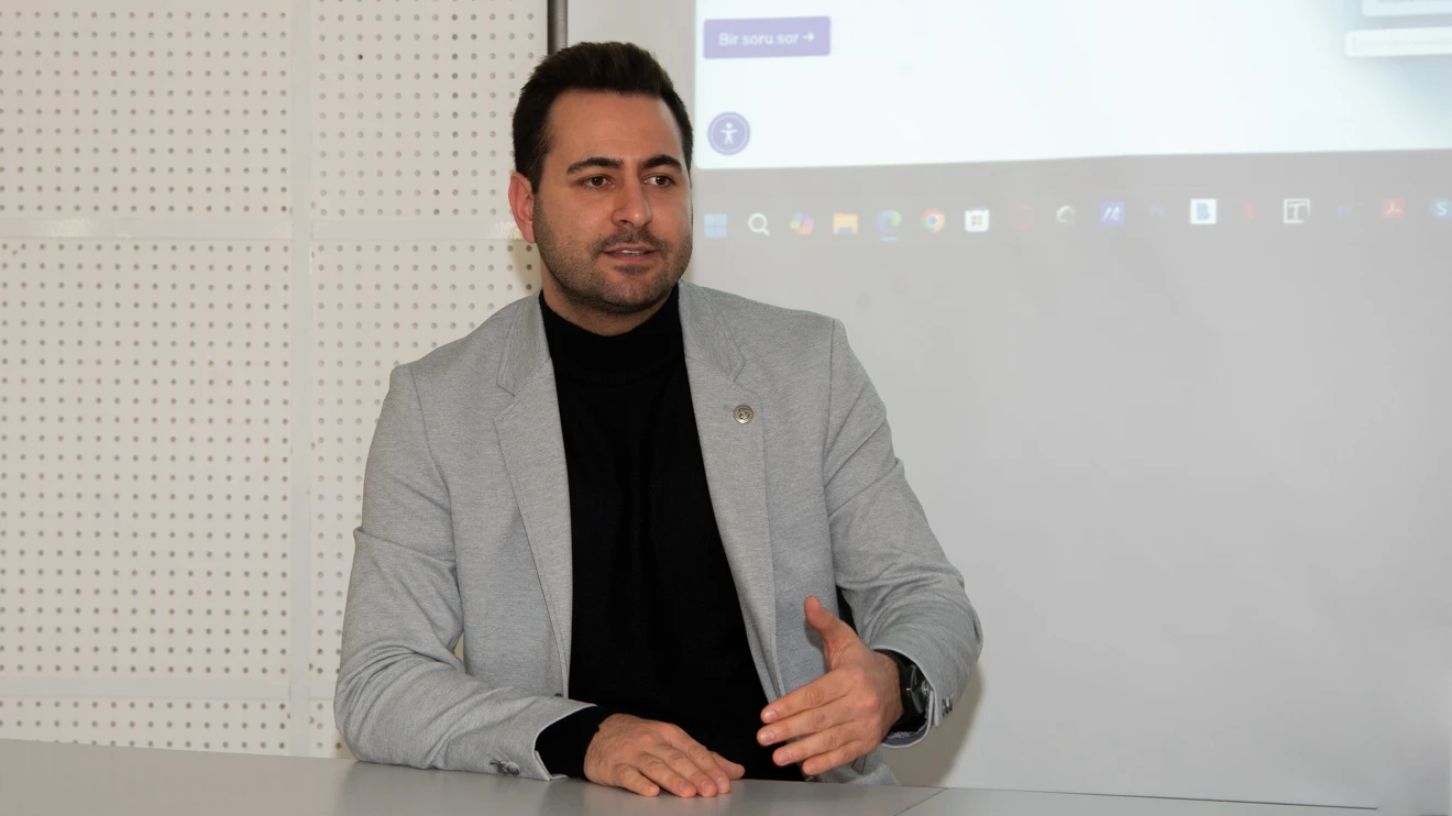 Selçuk Üniversitesinde akademik çalışmalarda yapay zeka anlatıldı 